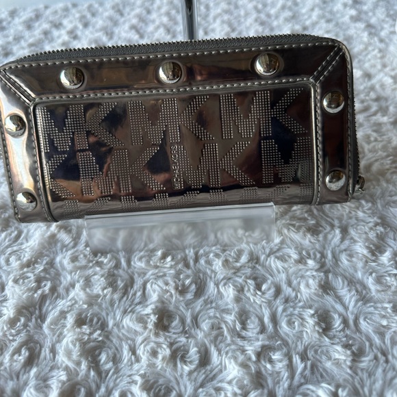 Michael Kors studded jet set zip around wallet - Picture 2 of 5